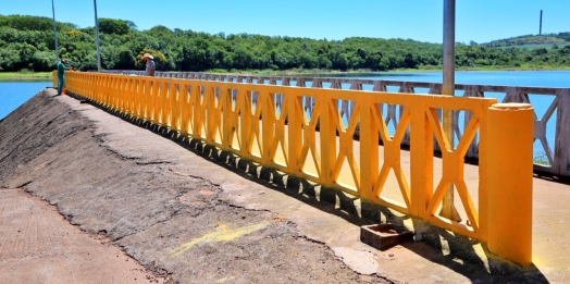 Píer do Balneário Jacutinga está recebendo pintura nova