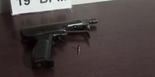 PM apreende pistola e detém quatro indivíduos em Ouro Verde do Oeste