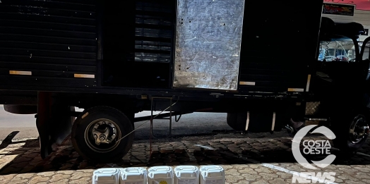 PM de Itaipulândia apreende caminhão com agrotóxicos contrabandeados e prende três pessoas
