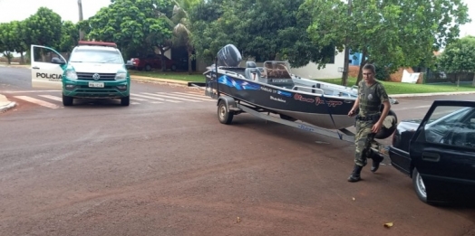 Polícia Ambiental flagra em Santa Helena lancha furtada e detém homem em Entre Rios do Oeste