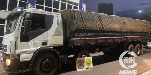 Polícia apreende caminhão com cigarros no interior de Santa Helena