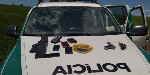Polícia Militar Ambiental prende pessoas por porte ilegal de arma de fogo, receptação de veículo, associação criminosa e corrupção de menor