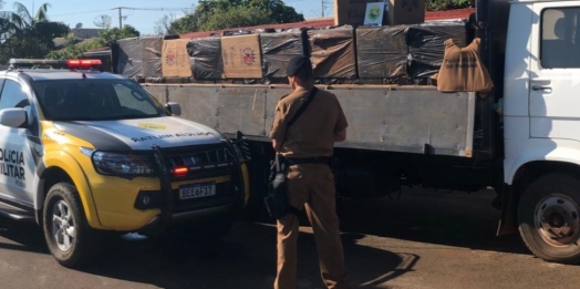 Polícia Militar apreende caminhão carregado com cigarros contrabandeados em Missal