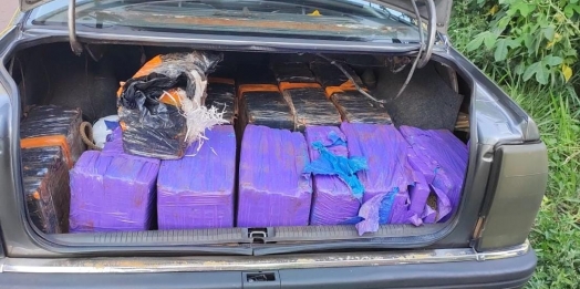 Polícia Militar de São José das Palmeiras apreende veículo e droga