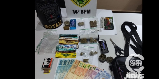 Polícia Militar detém pessoas por tráfico de drogas na praça central de Medianeira