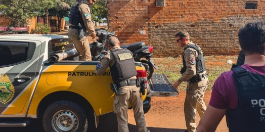 Polícia recupera veículos furtados em Santa Helena, prende indivíduos e apreende arma, munições e drogas