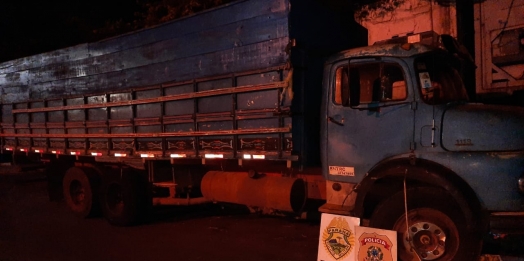 Policiais apreendem caminhão com cigarros contrabandeados em Santa Helena