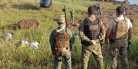 Policiais apreendem maconha no Rio Paraná, em Foz do Iguaçu