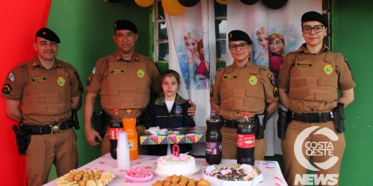 Policiais de Santa Helena e Diamante do Oeste realizam surpresa para aniversariante