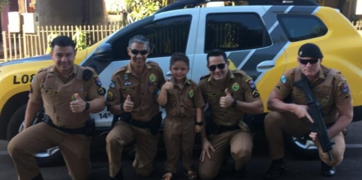 Policiais Militares de Itaipulândia entregam farda a aniversariante
