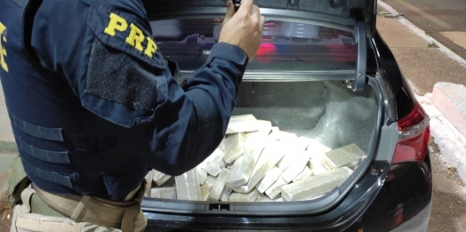 Policiais Rodoviários Federais apreendem mais de 100kg de maconha  e recuperam carro roubado em Santa Terezinha de Itaipu