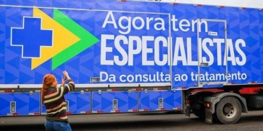 População de Foz do Iguaçu (PR) e de Crato (CE) recebem carretas do  Agora Tem Especialistas