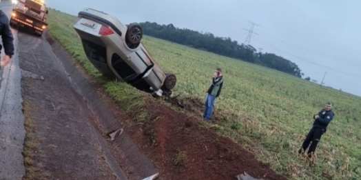 PR 497: GM de São Miguel do Iguaçu atende capotamento na estrada da prainha