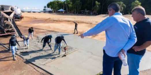 Prefeito Bim vistoria obras de revitalização no Terminal Turístico Alvorada de Itaipu