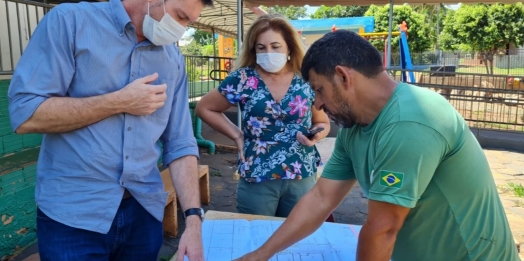 Prefeito e secretária de Educação de Medianeira visitam obras nas Escolas Municipais