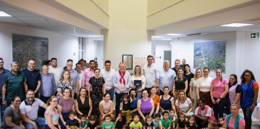 Prefeito França assina ordem de serviço para construção de novo CMEI em Medianeira
