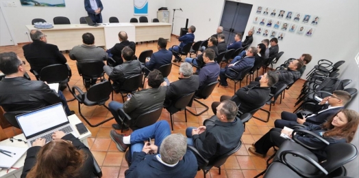 Prefeitos lindeiros alinham ações conjuntas em prol do desenvolvimento regional