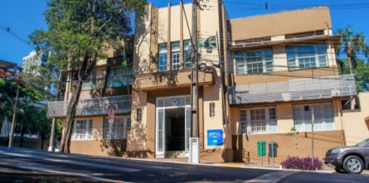 Prefeitura de Foz do Iguaçu lança edital de concurso público com 34 cargos e salários de até R$ 21 mil