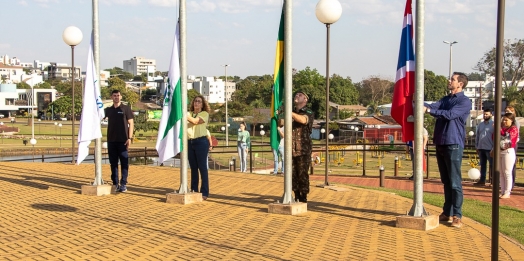 Prefeitura de Medianeira abre Semana da Pátria com hasteamento das Bandeiras