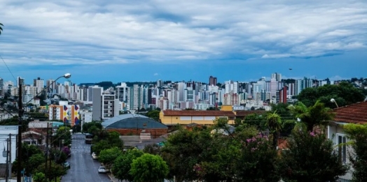 Prefeitura de Pato Branco abre inscrições para concurso com mais de 90 vagas com salários de até R$ 11,9 mil