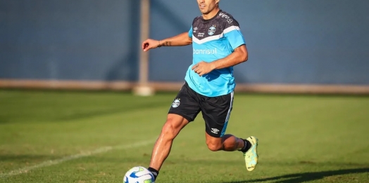 Presidente do Grêmio admite situação grave de Suárez e cita até chance de colocação de prótese