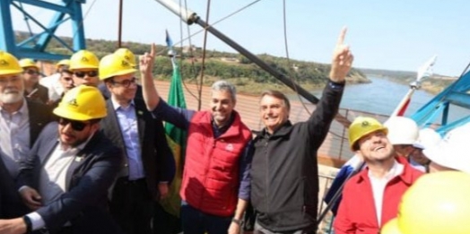 Presidentes do Brasil e do Paraguai se encontram no centro da Ponte da Integração
