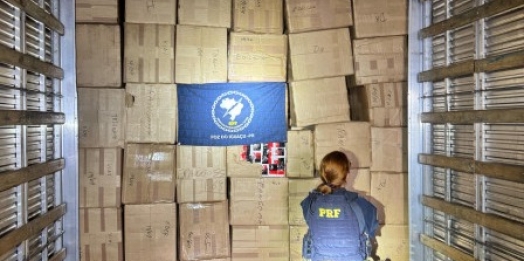 PRF apreende caminhão com 3 mil celulares irregulares na BR-277