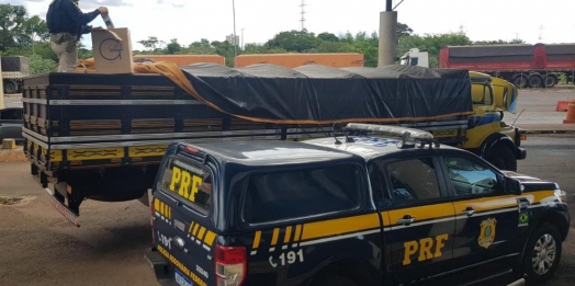 PRF apreende carga de cigarros avaliada em mais de um milhão em Guaíra