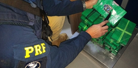 PRF apreende mais de 20 quilos de cocaína em carro "de família" em Céu Azul