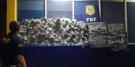 PRF apreende mais de 300 kg de maconha em Santa Terezinha de Itaipu