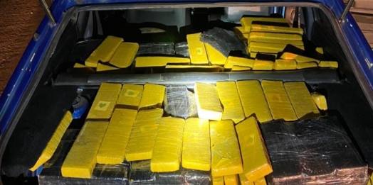 PRF apreende mais de 400 kg de maconha em veículo abandonado