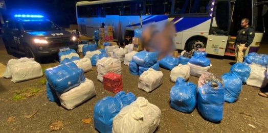 PRF apreende mais de meia tonelada de maconha, eletrônicos, pneus e cigarros em operação na fronteira