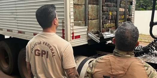 PRF apreende quase 2 toneladas de maconha em fundo falso de carreta em Toledo