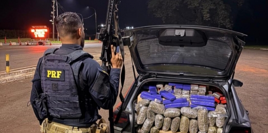 PRF apreende quase meia tonelada de maconha em veículo clonado após fuga na BR-277, em Santa Terezinha de Itaipu (PR)