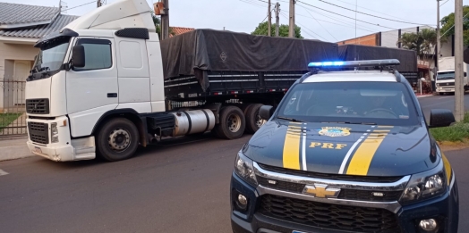 PRF apreende R$ 1,5 milhão em bitrem carregado de soja em Guaíra