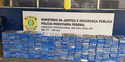 PRF apreende R$ 10 milhões em cocaína em fundo falso de van na região