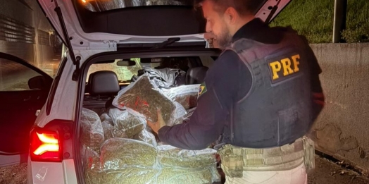 PRF e FICCO/PR apreendem mais de 250 quilos de droga e recuperam veículo furtado na BR-277 em Santa Terezinha de Itaipu (PR)