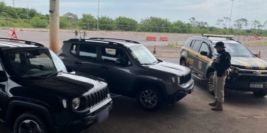 PRF recupera duas camionetes e prende três pessoas que tentavam levar os veículos para o Paraguai