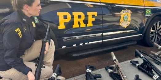 PRF intercepta arsenal com 26 fuzis na BR-277 e registra maior apreensão da história da corporação
