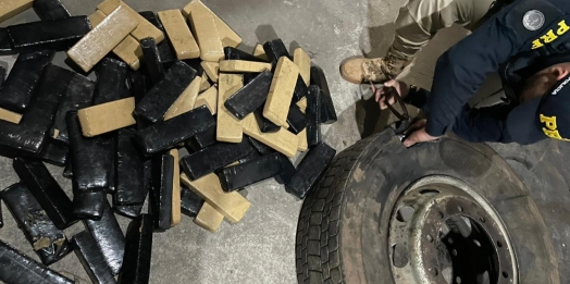 PRF na tríplice fronteira apreende 800 quilos de maconha em duas ocorrências no fim da noite de quinta-feira (26)