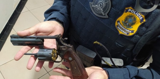 PRF prende idoso com revólver na cintura em Santa Terezinha de Itaipu