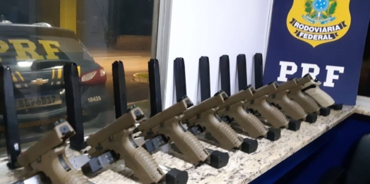 PRF prende quatro pessoas por tráfico internacional de armas e associação criminosa em Céu Azul