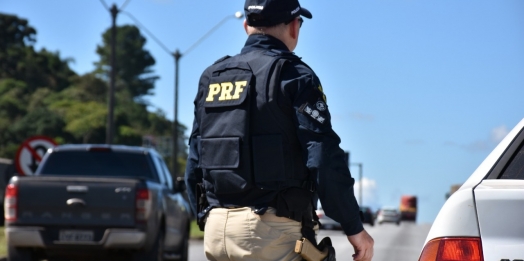 PRF realiza ações de prevenção de acidentes de trânsito durante a Semana Santa no Paraná