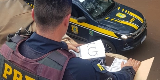 PRF realiza apreensão de cigarros contrabandeados em bitrem em Guaíra