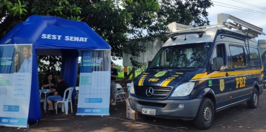 PRF realiza Comando de Saúde com caminhoneiros