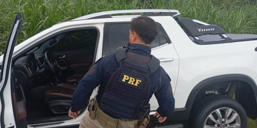 PRF recupera veículo furtado após tentativa de fuga na BR-277, em Céu Azul