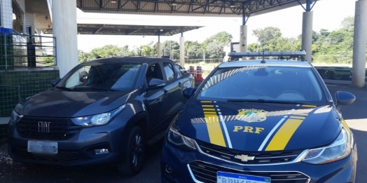 PRF recupera veículo roubado após motorista se evadir de abordagem policial em Guaíra