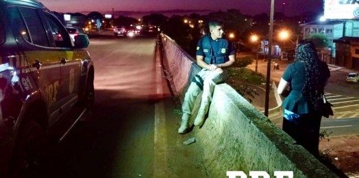 PRF socorre mulher e impede suicídio no viaduto da JK em Foz do Iguaçu