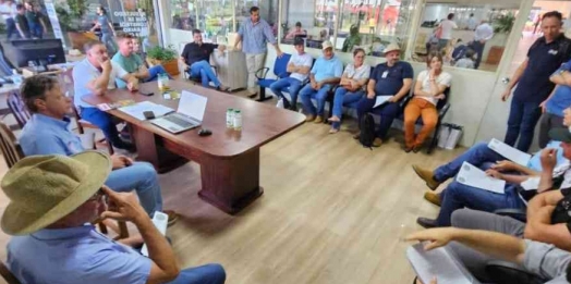 Produtores de leite criam associação para enfrentar crise e desafios do setor