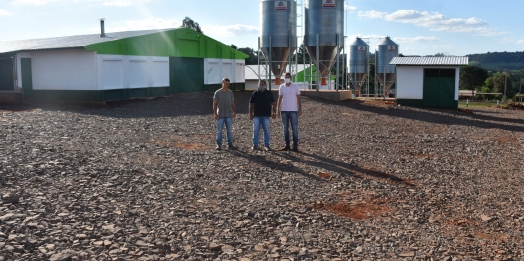 Produtores de São Miguel do Iguaçu são beneficiados com cascalho extraído da pedreira municipal